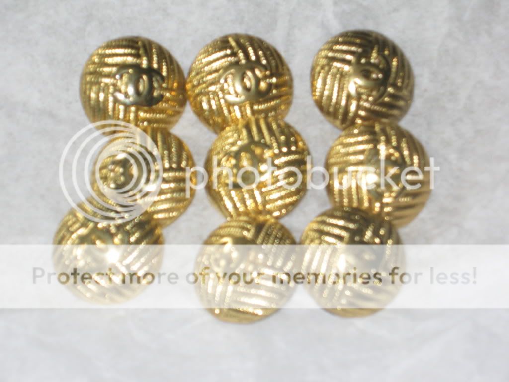 CHANEL AUTH BUTTONS GOLD CC LOGO 17 mm set LOT 8 signed  